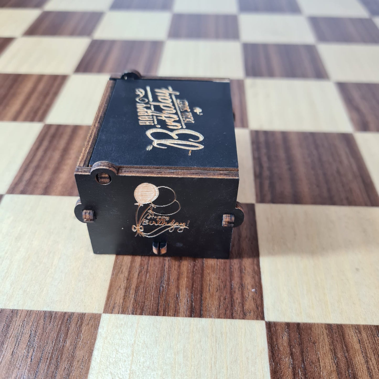 Caja-Musical-Feliz-Cumple-GBP-Colecciones-Costado Izq