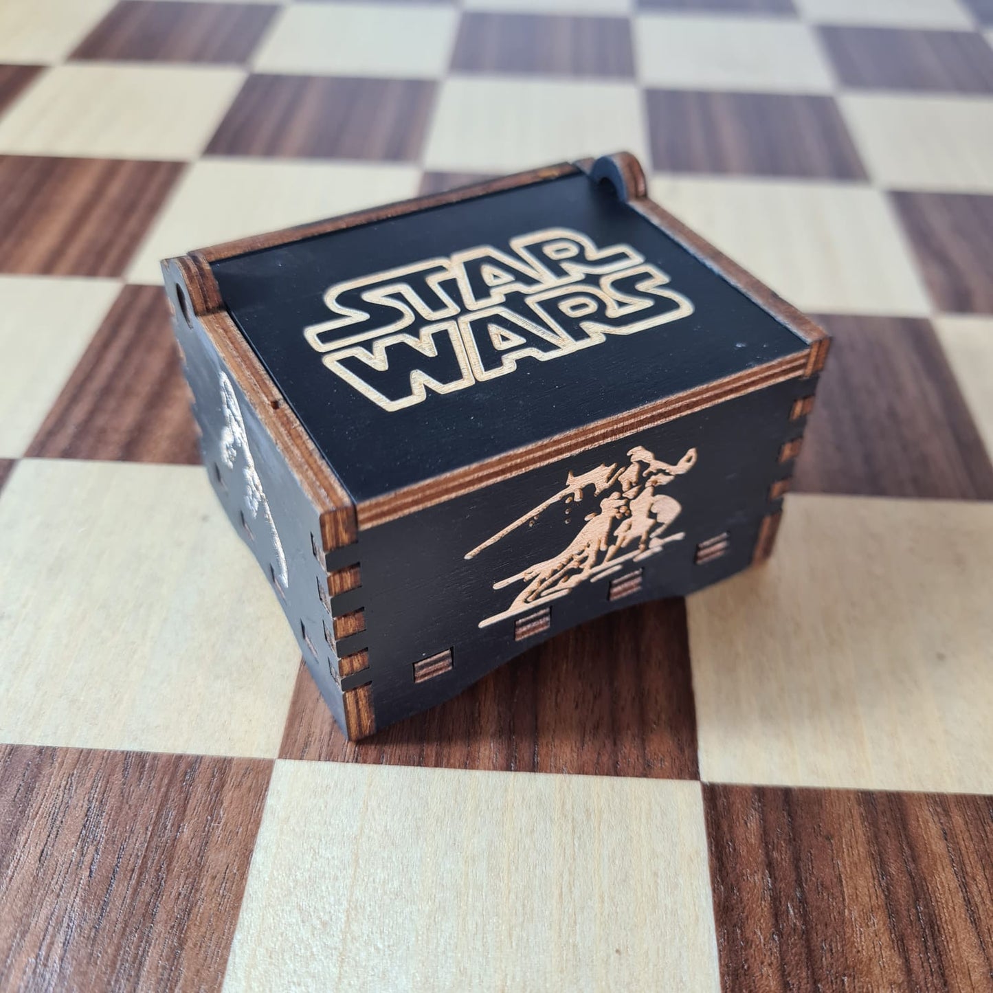Caja-Musical-Star-Wars-GBP-ColeccionesTapa Cerrada