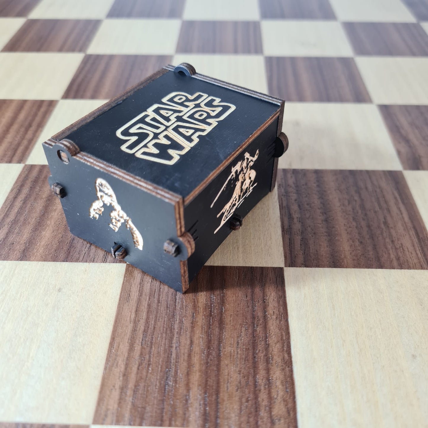 Caja-Musical-Star-Wars-The-Force-Awakens-GBP-Colecciones-Caja