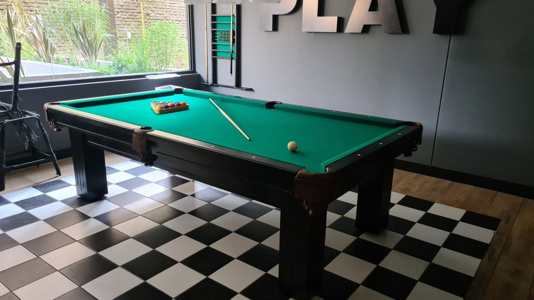 Mesa de pool profesional con mueble de MDF reforzado y bandas de raulí barnizadas.