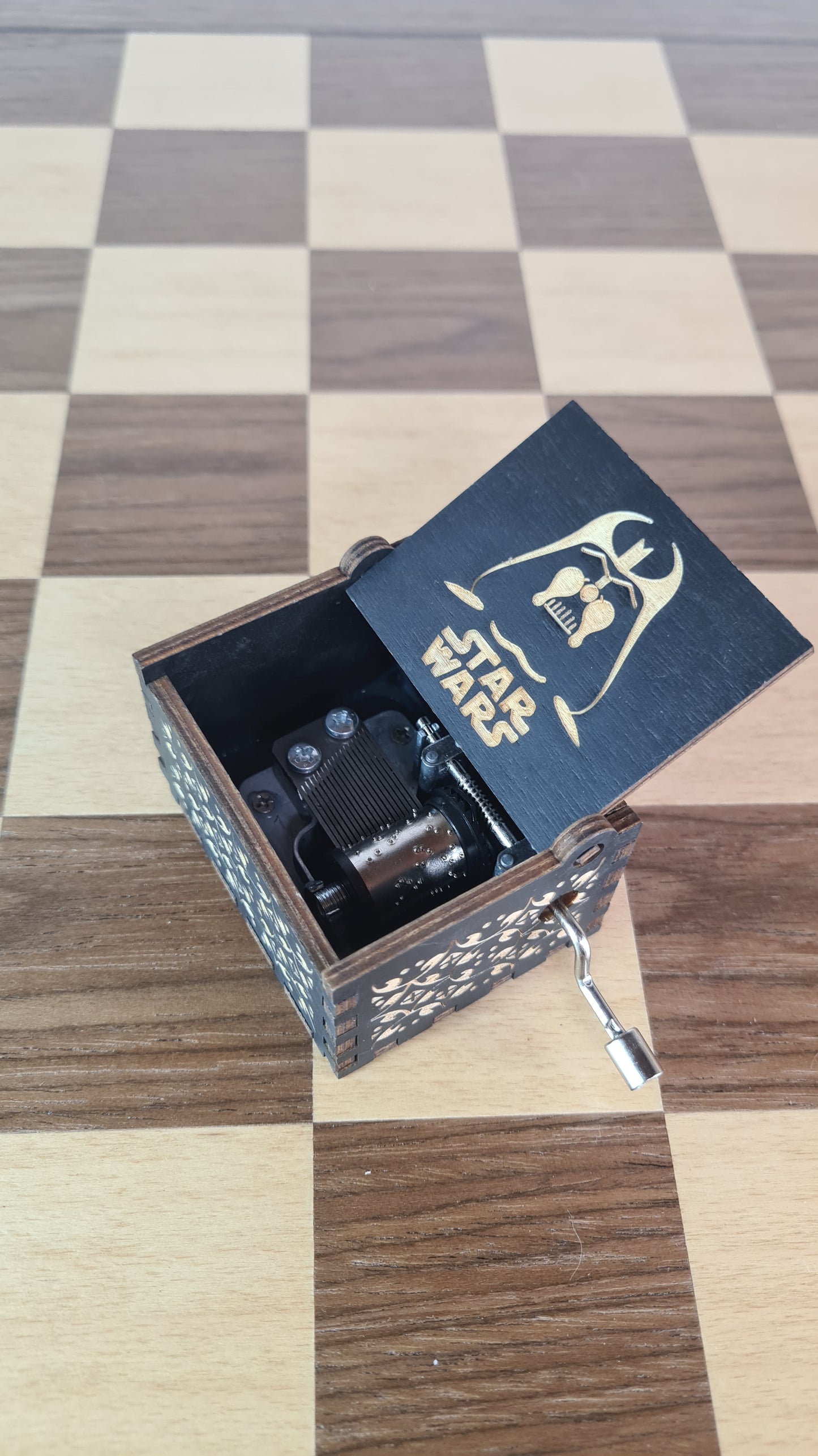 Caja-Musical-Star-Wars-Darth-Vader-GBP-Colecciones Detalle Abierta