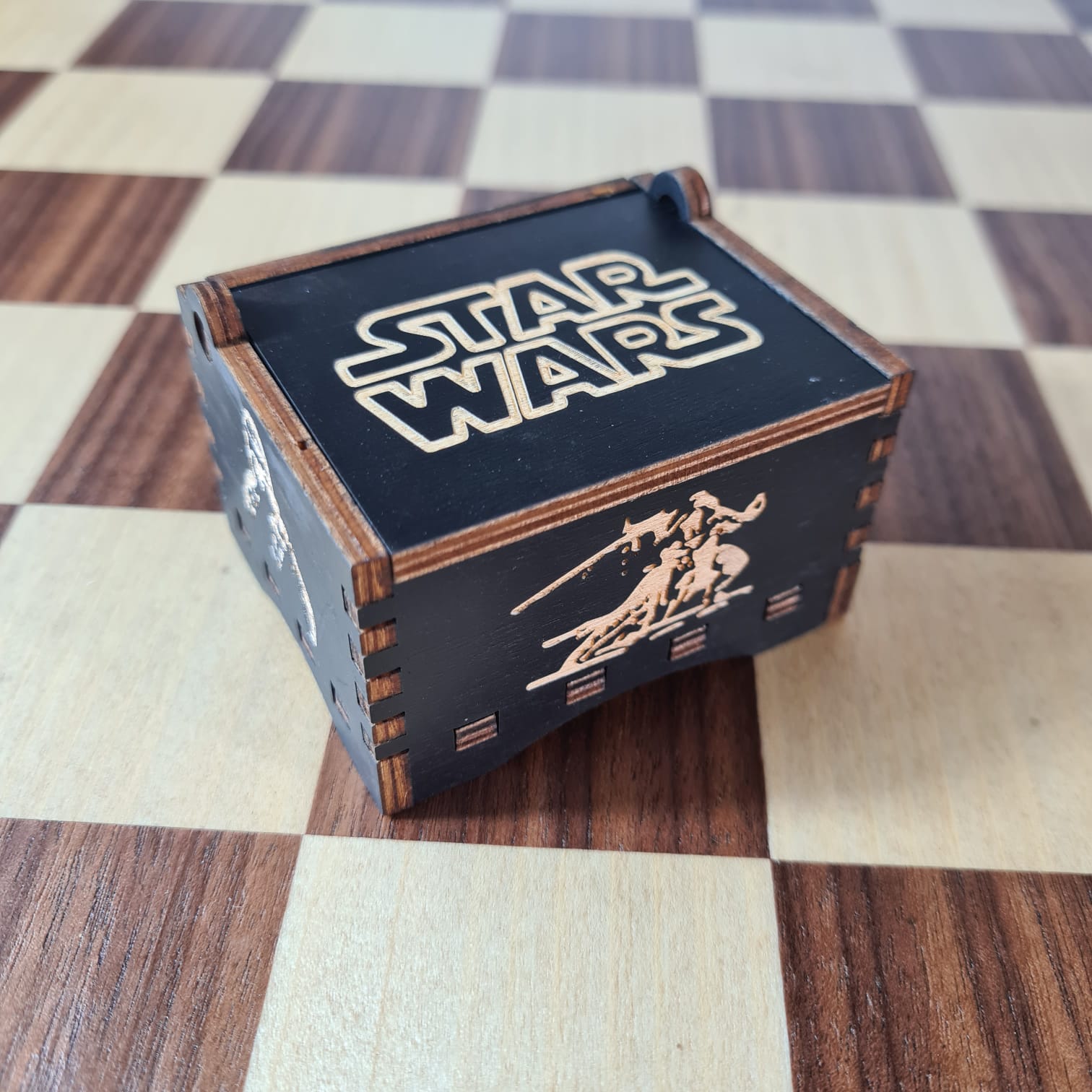Caja-Musical-Star-Wars-GBP-ColeccionesTapa Cerrada