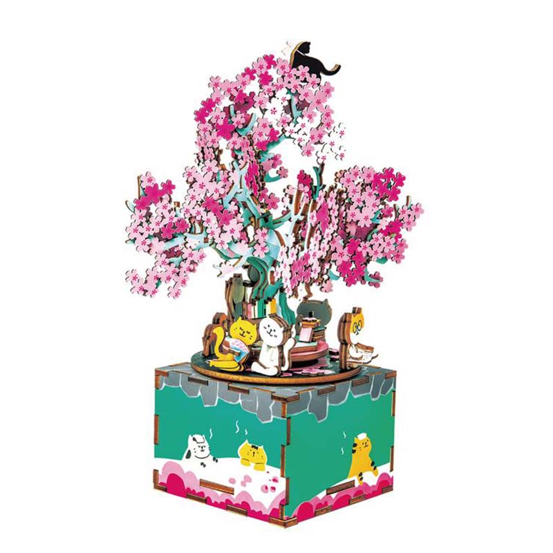 Caja Musical Árbol de Cerezo con Gatos de Robotime Rolife, puzzle 3D de madera ensamblado, con diseño detallado de cerezos en flor y figuras de gatos, acompañado de la melodía Greensleeves. Primer plano.