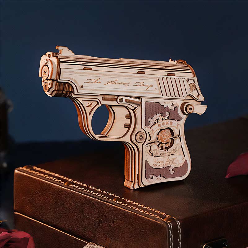Pistola-Madera-Minigun--LQ502-Robotime--Armable-Puzzles-3D-GBP-Colecciones-Escena