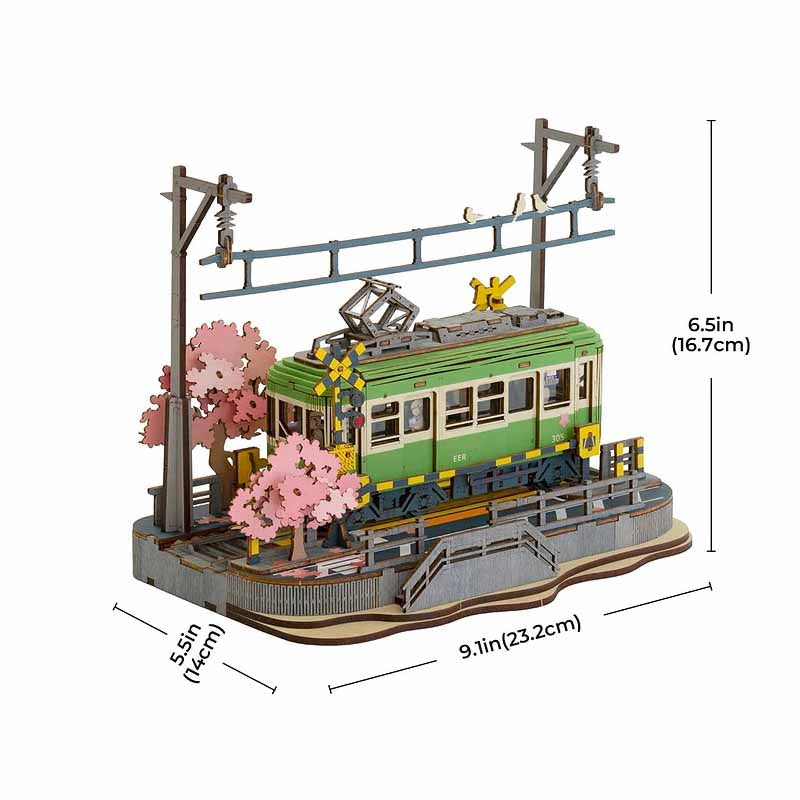 Tranvía Sakura Journey de Robotime Rolife, puzzle 3D de madera con diseño detallado de un tranvía japonés iluminado por luces LED, rodeado de cerezos en flor, ideal para mayores de 14 años. Medidas 