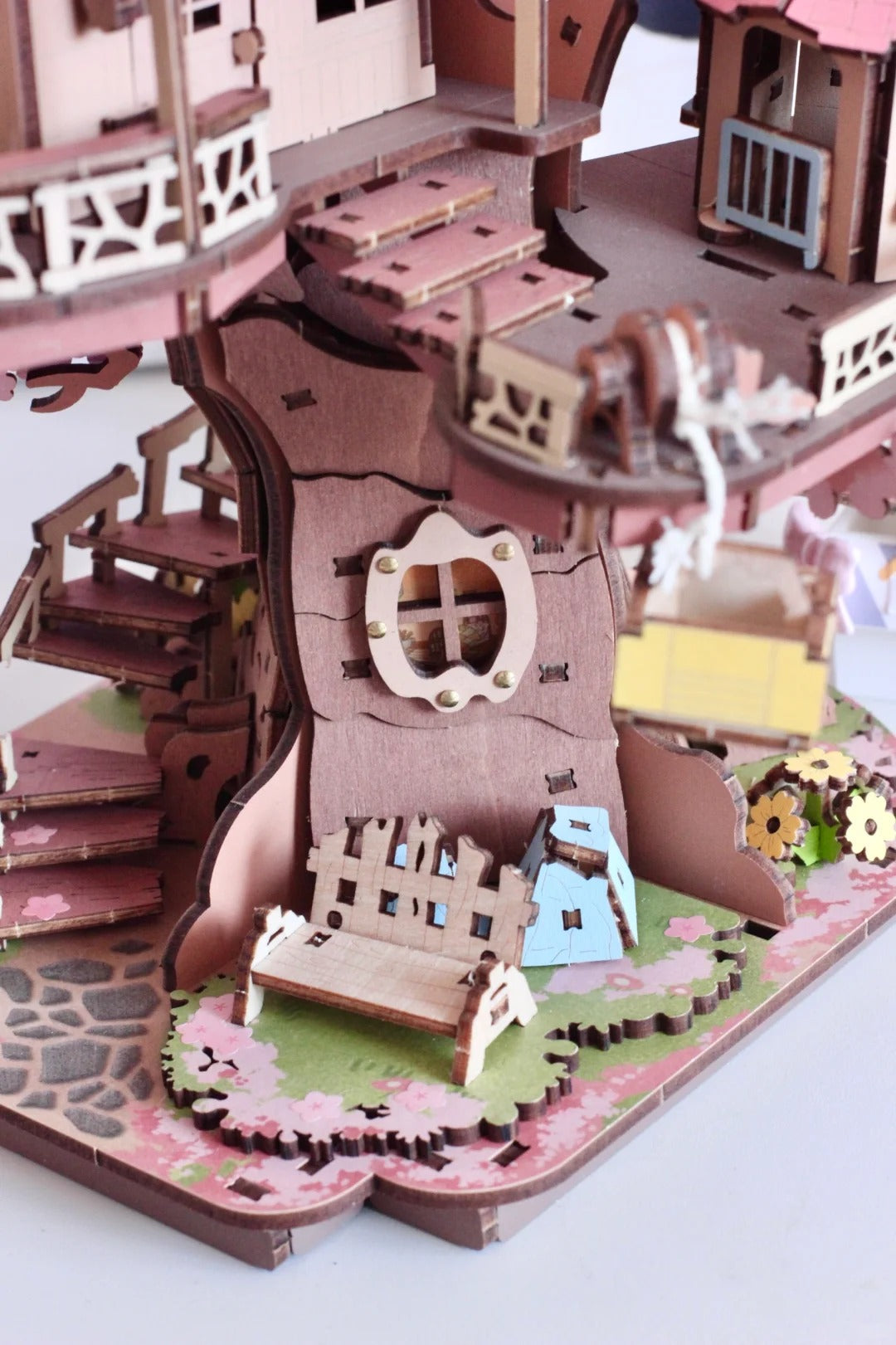 Sakura Tree House TGS04 Robotime GBPColecciones detalle de escalera