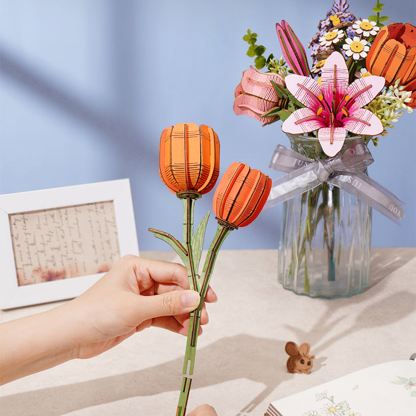 Tulipan-Naranja-Flor-Madera-TW081-Robotime-Armables-GBP-Colecciones Flor en mano