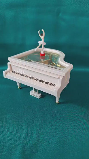 Caja Musical Bailarina en el Piano GBP Colecciones-video