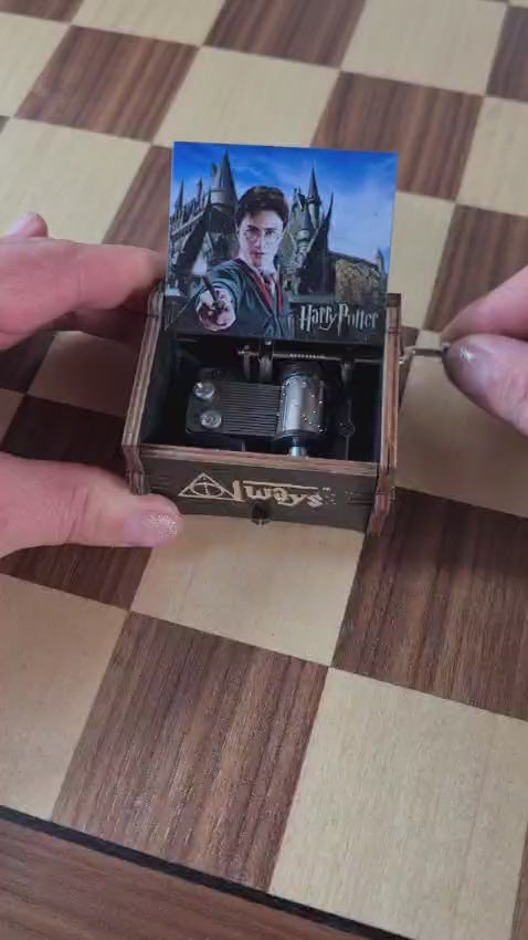 Caja-Musical-Harry-Frente-al-Castillo-Música
