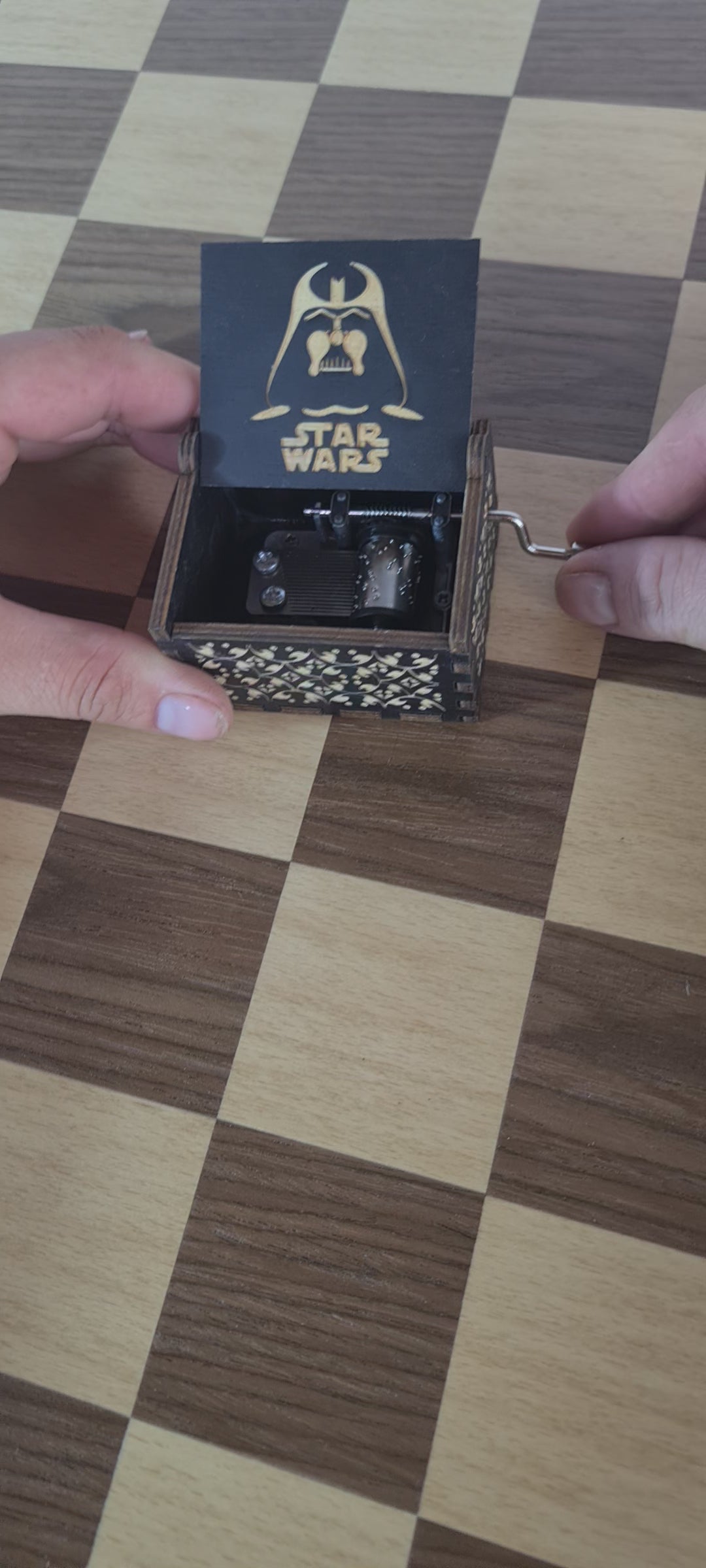 Caja-Musical-Star-Wars-Darth-Vader-GBP-Colecciones Melodía