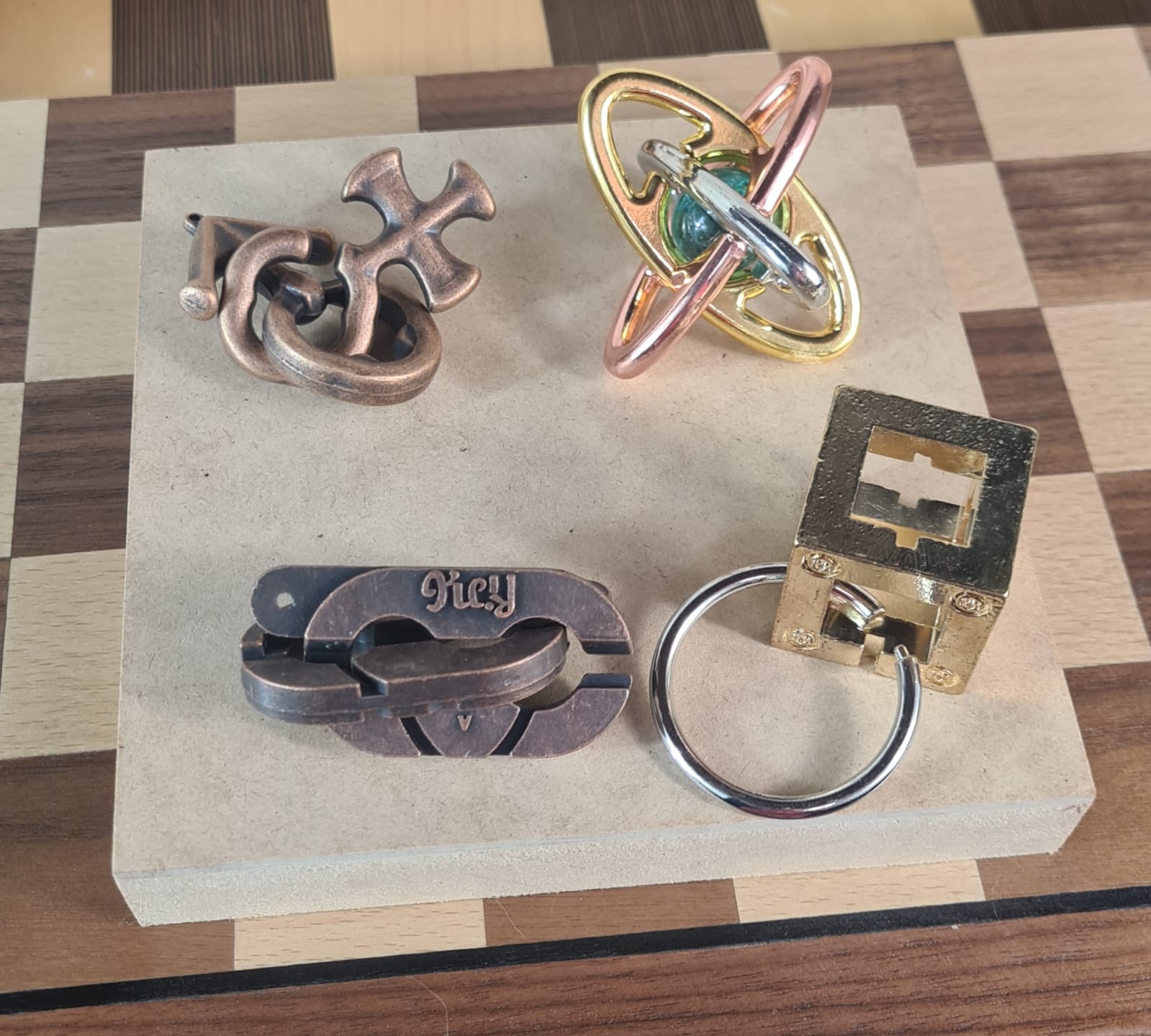 rompecabezas-metal-hanayama-Pack-4-GBP-Colecciones Primer Plano